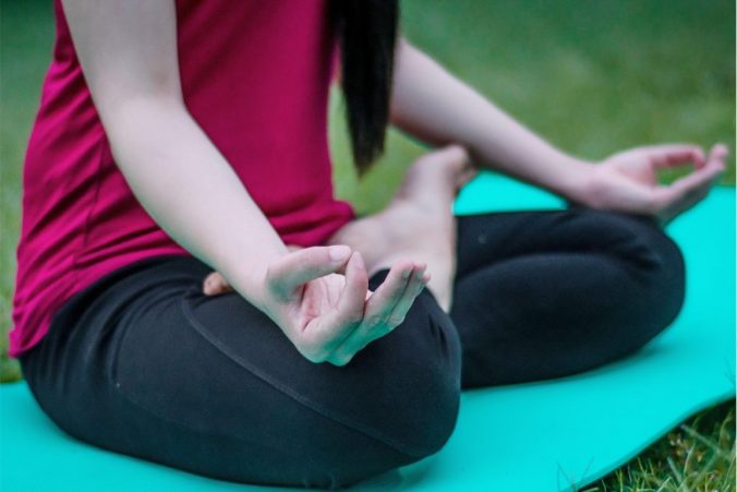 Yoga mudra to relieve your work stress before heading home from office! |  TheHealthSite.com